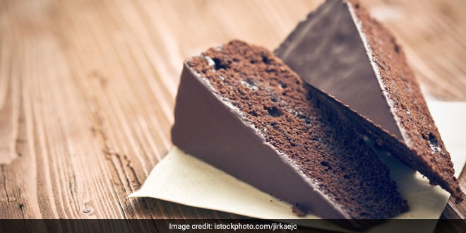 Eggless Chocolate Cake